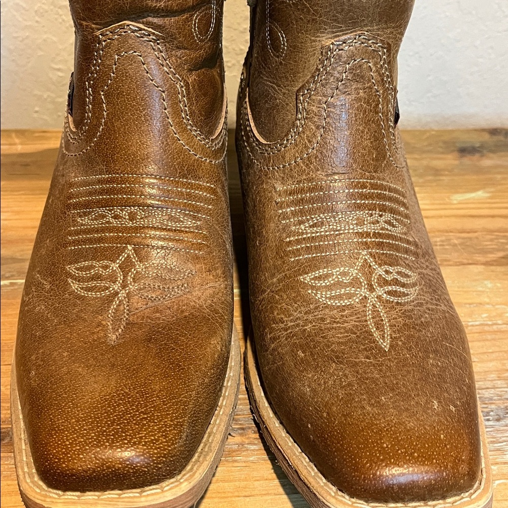 NWOB Justin Women's Chellie Western square toe Booties size 7 - Picture 8 of 10